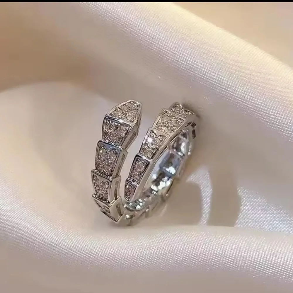 Serpenti Ring in White Gold - Picture 6 of 6